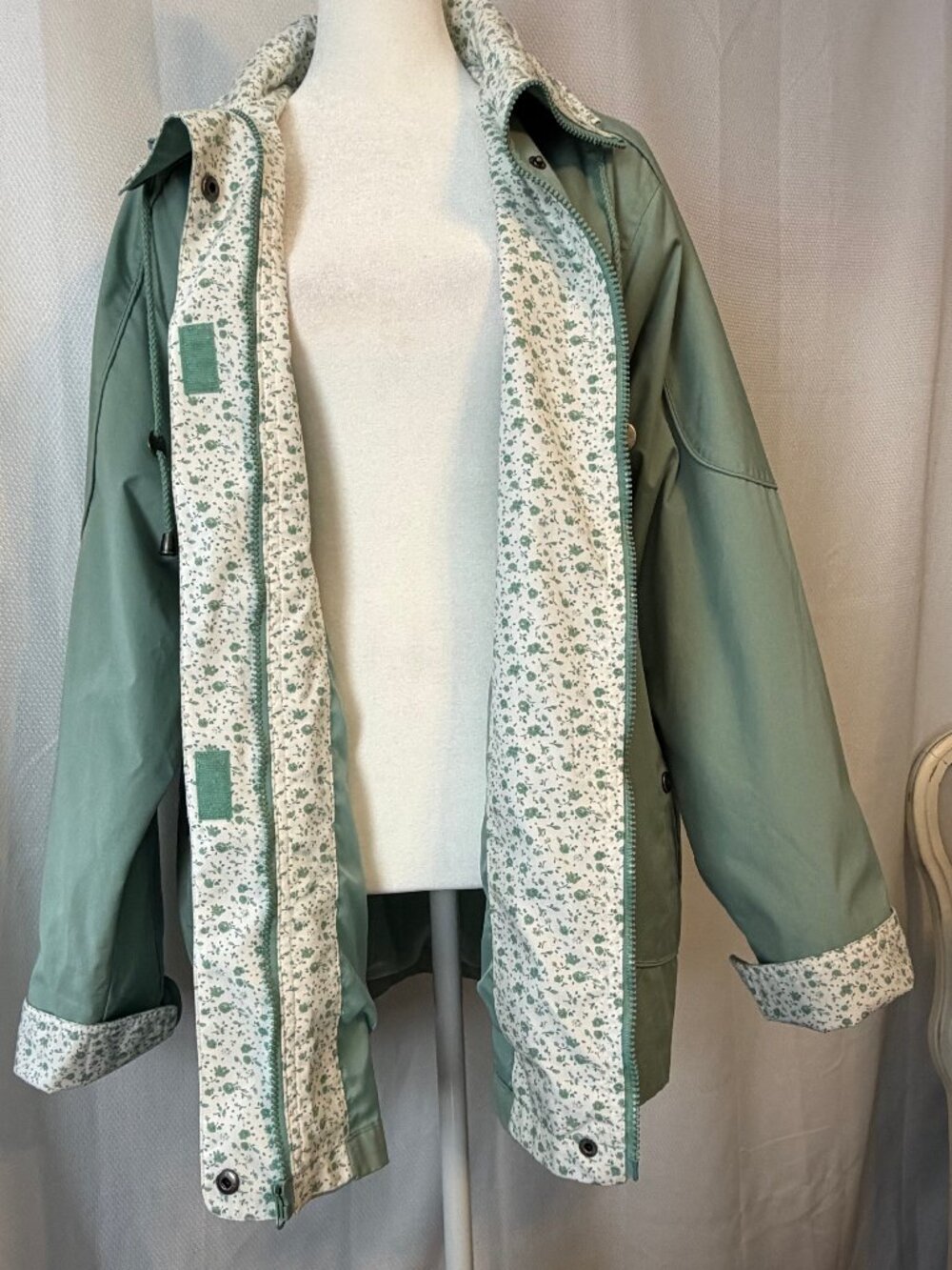 Vintage Blair Sage Green Rain Jacket Floral Lined Cuffs